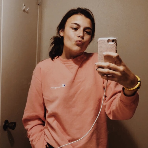 Meet your Posher, Kiara - Picture 3 of 3